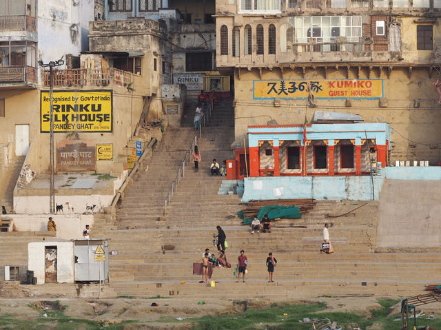 To live or to die here in Varanasi?