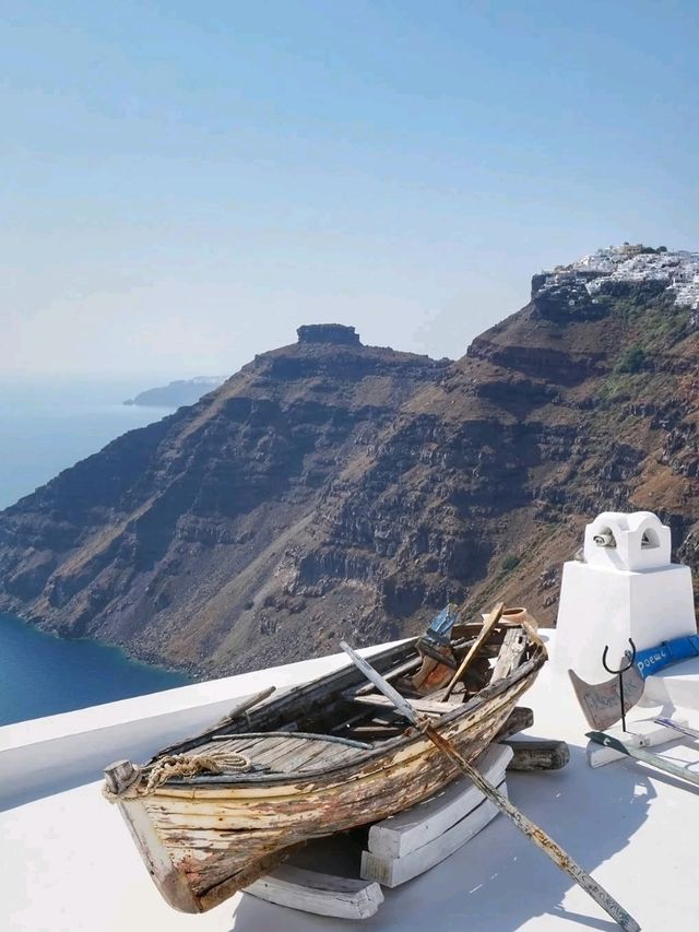 🌅 Where Sunsets Kiss the White Walls – Oia, Santorini, Greece