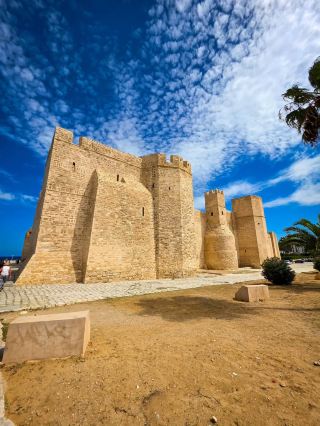 Ribat de Monastir: 전사들이 기도하고 망루가 속삭이는 곳