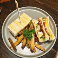 🇮🇩 Бали: пляж Кута - отличное место для серфинга.