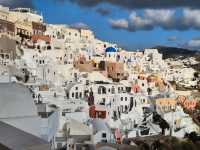 ๐ฌ๏ธ Oia and Its Iconic Windmills: Where Santorini Feels Like a Fairytale โจ