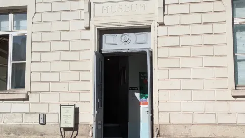 투르 시내 중심부에 위치한 투르 자연사 박물관(Muséum d'Histoire Naturelle) — traveler post in 투르