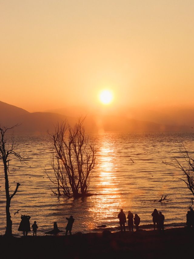 Sunrise over Erhai Lake, Dali 🌅☀️