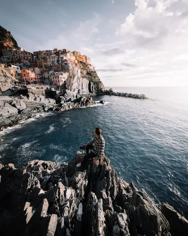 Escape to the Enchanting Hideaway of Cinque Terre 😍🌊