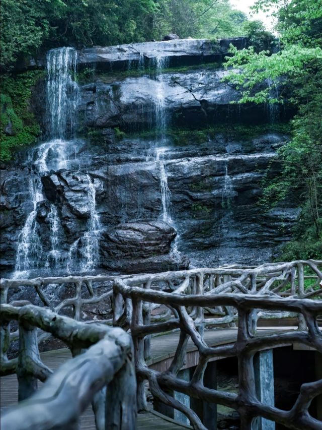 我見青山多妩媚，料青山見我應如是