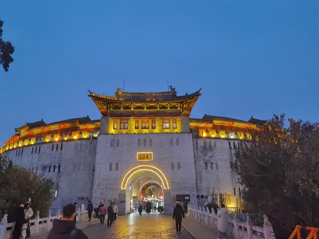 The sunset at Lijing Gate and the fireworks at Cross Street