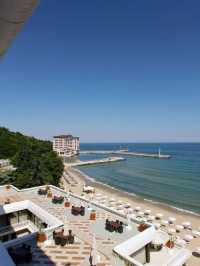 🌞🏰 Varna's Palace Hotel: A Sunny Day Resort Spotlight 🌴