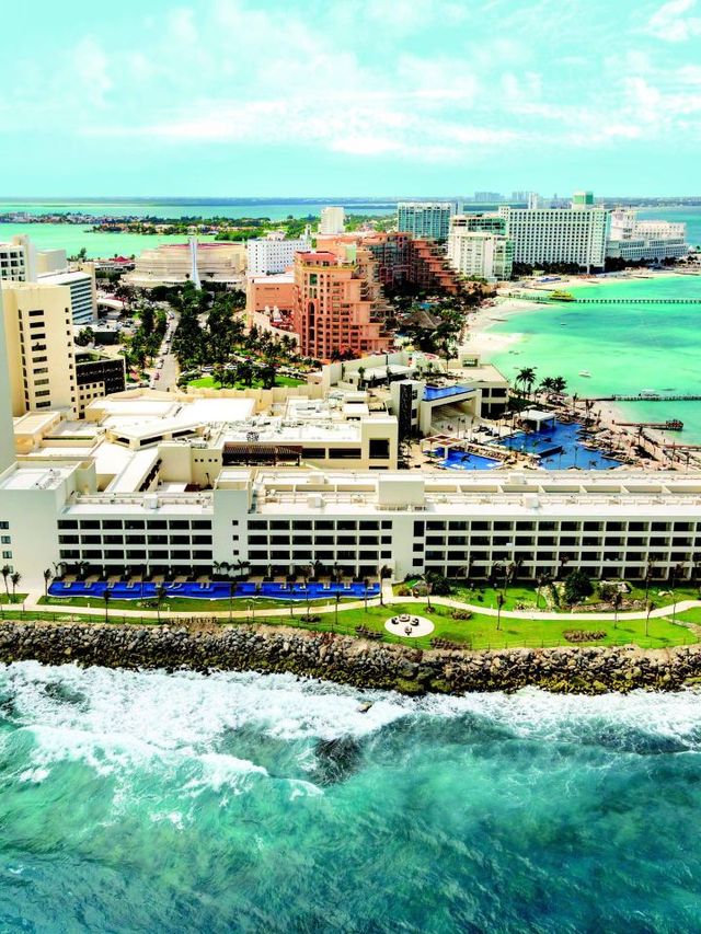 🌴 Cancun's Paradise: Hyatt Ziva's Adult-Only Bliss 🍹