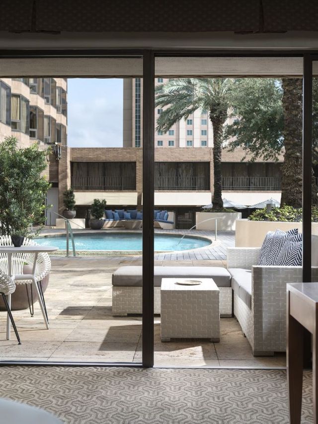 Houston's Finest: Luxury & Comfort at Four Seasons 🌟✨