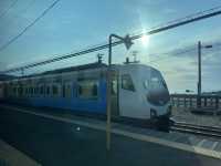 行駛在山海之間，白神號列車