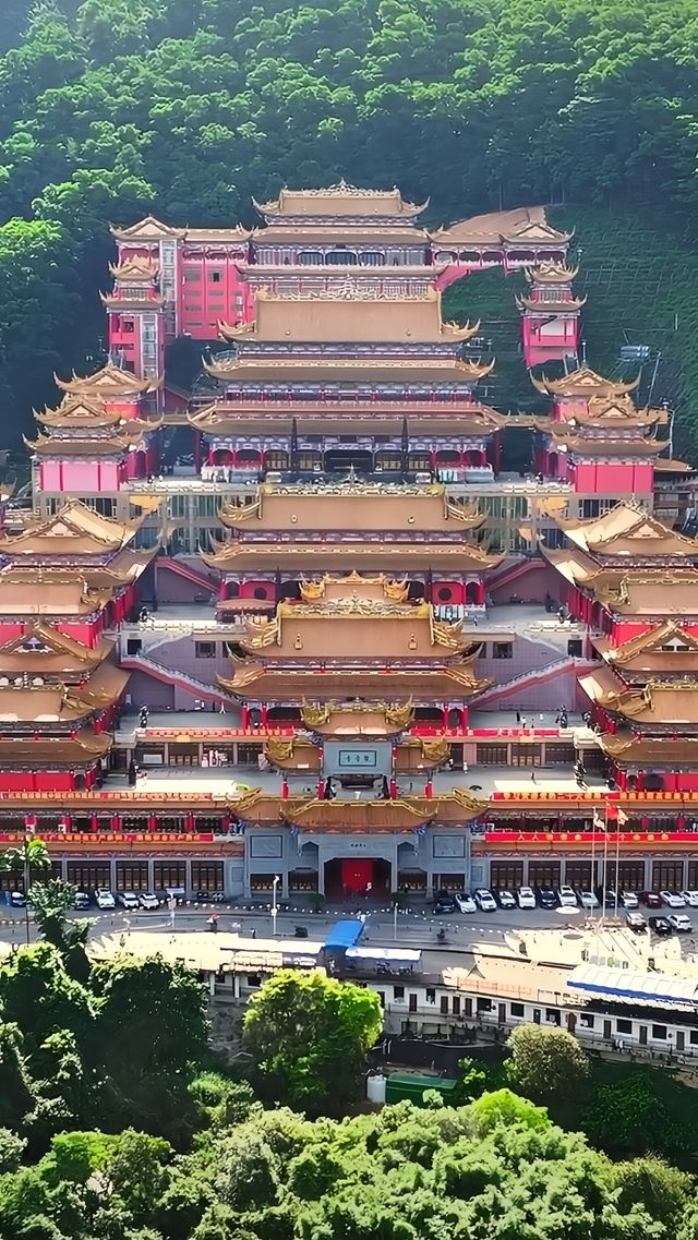隱藏於東莞大嶺山鎮的一座雄偉壯觀的寺院。