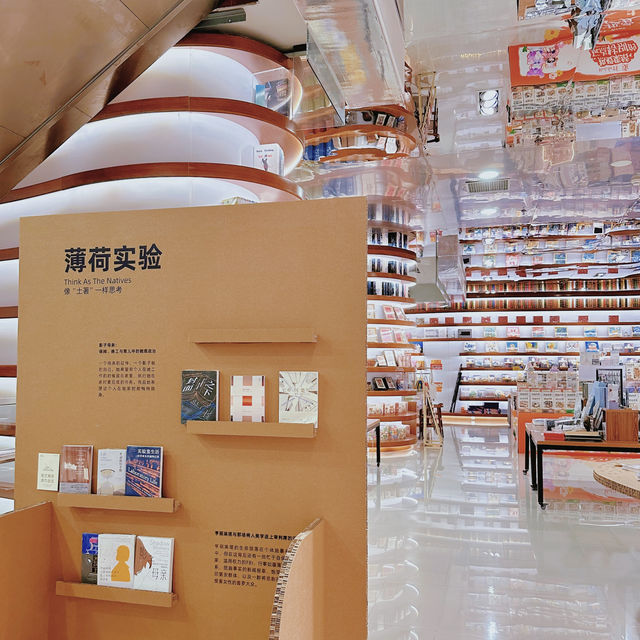 【蓮阪外圖書城】超美城市書城，圖書多，空間大，位置多