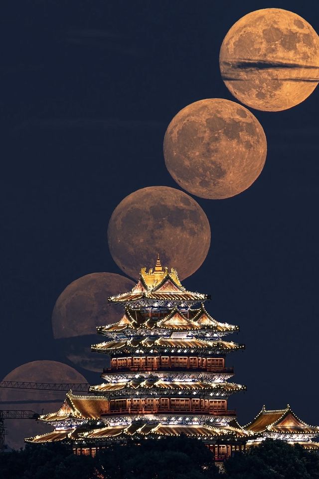 不會只有我拍到了今年的閱江樓懸月吧~。