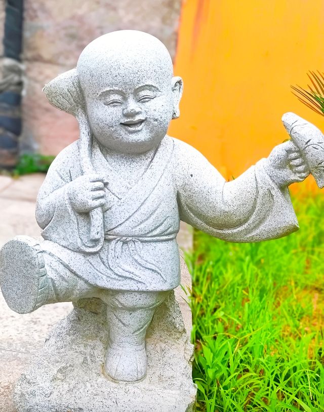 杭州大雄山東麓竹林裡藏着一座講寺，每天都能聽到比丘尼的誦經聲。