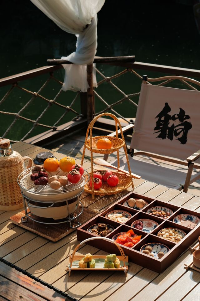 安吉探店｜在水庫邊圍爐煮茶賞秋。