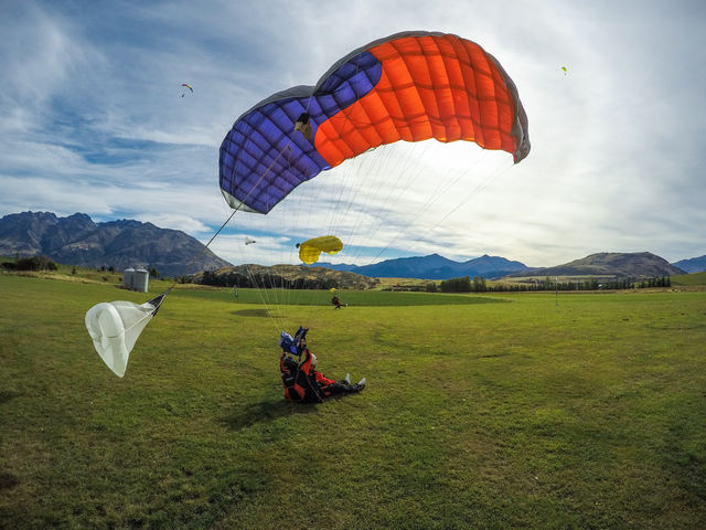 像雀鳥一樣飛起來吧｜高空雙人跳傘Skydive