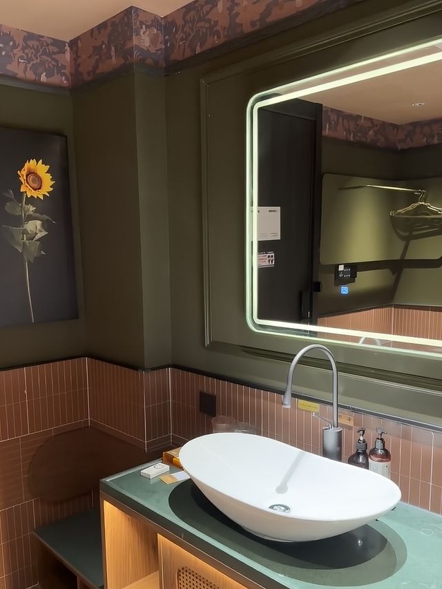 充滿電影感的南洋復古風酒店