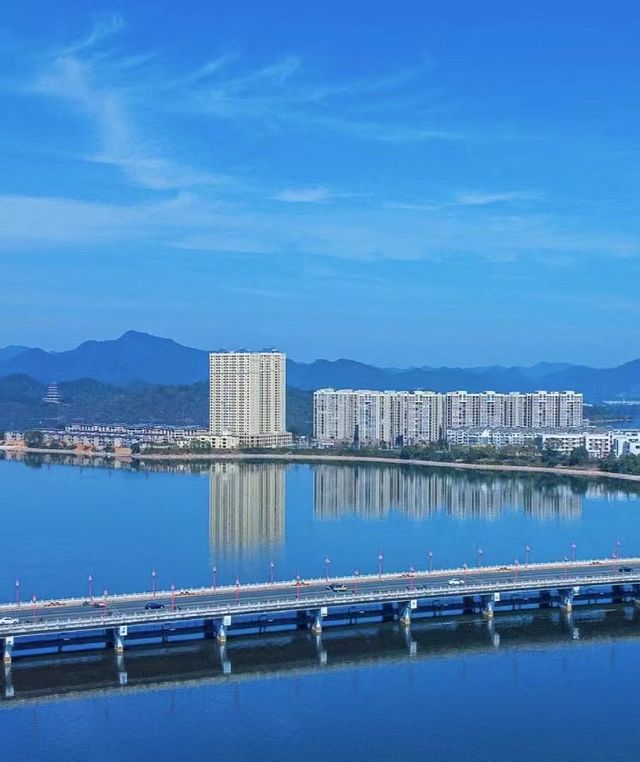 山水畫卷中的五星度假體驗。