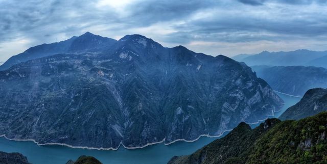 探秘神女峰：交通、玩法與拍照機位全指南