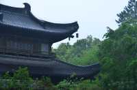 雨霁枕河：杭州枕河居民宿的煙雨水墨圖