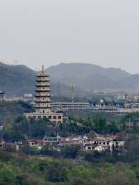 青巖古鎮：黔中腹地的石頭史詩