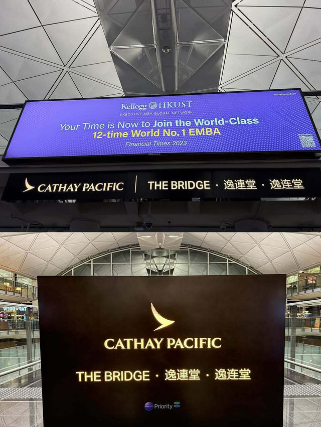 🎉國泰航空The Bridge逸連堂大翻新！直接美到失語💥候機像在雲端藝術館！