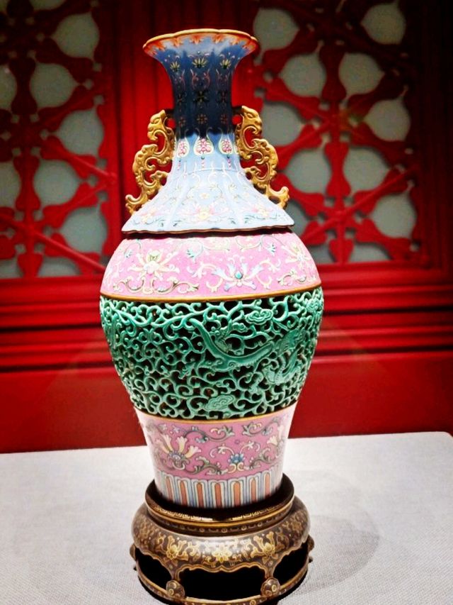 A Cultural Gem by West Lake: The Wonders of Zhejiang Museum