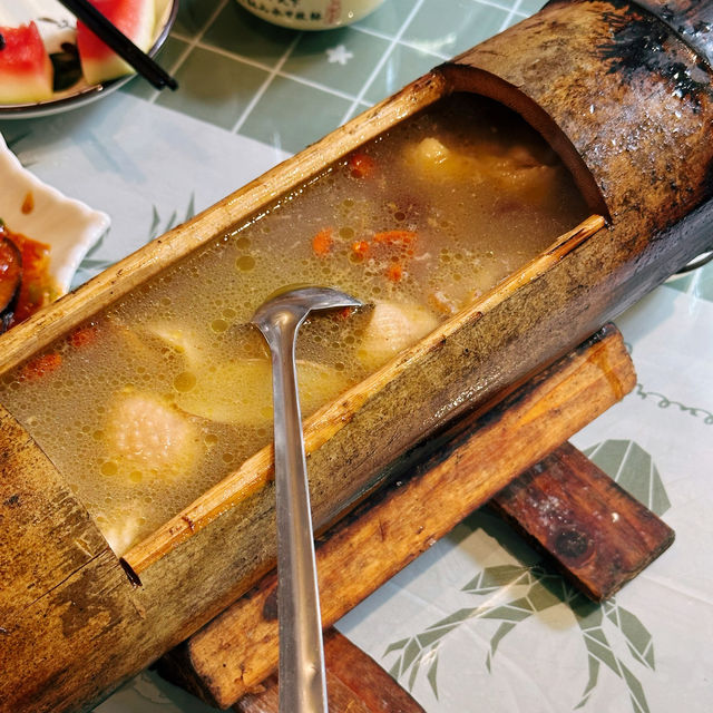 🐟來陽朔吃當地特色菜，啤酒魚+竹筒雞+螺螄鴨腳煲