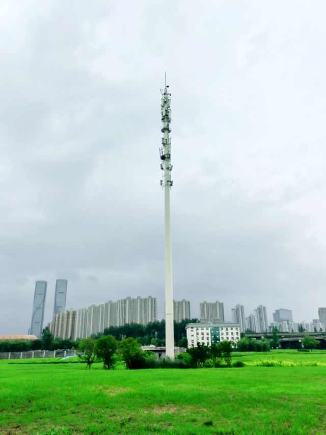 錢江三橋濱江東側，江景壯闊，步道優美