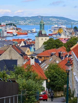 Bergen | Strolling Through a Nordic Fairytale in Summer Time