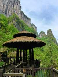 德夯,苗語的音譯,意思為「美麗的峽谷」。