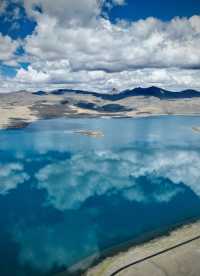 拿日雍措，水天一色的神秘聖湖