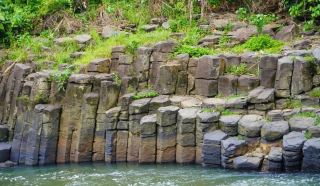 トゥンクーの深山秘境、マレーシア唯一の玄武岩の奇観