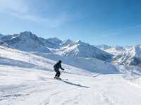 Xinjiang 3-Day Ski Safari: Powder Snow, Yurts & Epic Mountain Views!