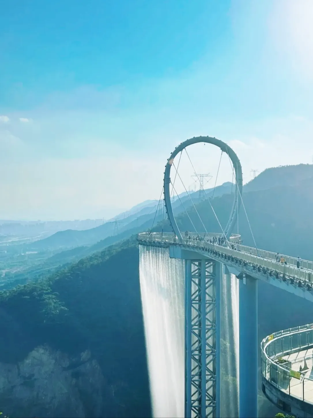 Spring Festival Self-Driving Special Forces! I Took My Child to Stand on the 500-Meter “Glass Giant Racket,” His Reaction