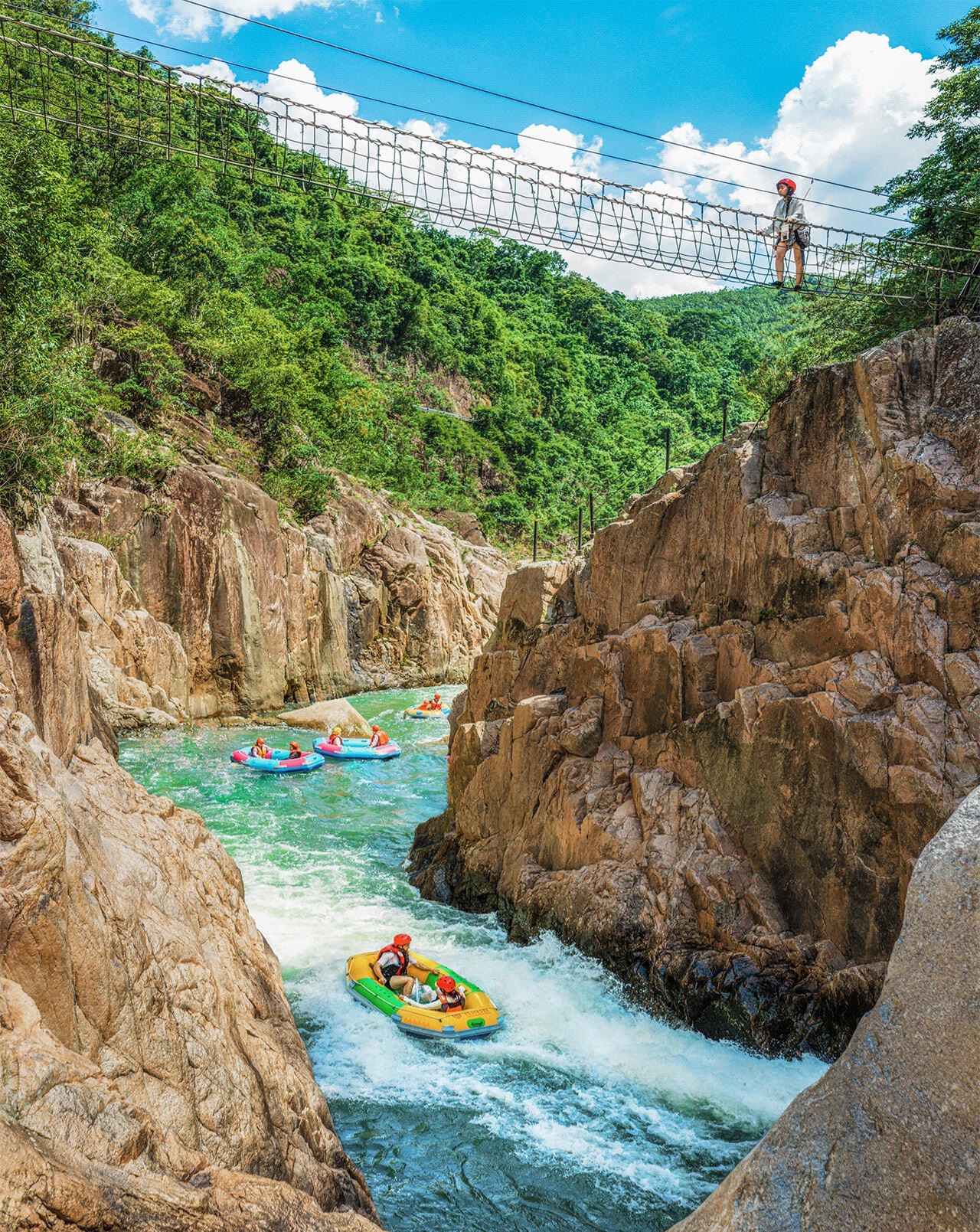 Hainan's severely underrated "rainforest water play ceiling"! 3.8 km canyon water fun, the same variety show location that cured mental exhaustion.

Sisters, listen up!

If your impression of Hainan is still crowded beaches in Sanya, then you're really missing out! This time, I discovered a hidden gem deep in the Wuzhishan tropical rainforest – Hongxia Valley Cultural Tourism Zone. This is the same filming location as variety shows "Just Right for Youth" and "Extreme Challenge," featuring a total length of 3.8 km, a drop of nearly 100 meters, and 26 rapids and shoals, earning it the reputation that "you haven't truly rafted until you've been to Hongxia Valley." The key is – it's a 2–3 hour direct drive from Sanya/Haikou, the entire journey through the original rainforest is shaded, and a two-day, one-night weekend trip can unlock a "refreshing" summer healing journey! 💦

I. 3.8 km canyon rafting, 26 rapids for an exhilarating experience

Hongxia Valley Rafting gets its name from the yellowish-red rocks along the way. The river course is 3.8 km long, with a drop of nearly 100 meters and 26 rapids and shoals. The most amazing part is that the entire journey winds through the original tropical rainforest, with dense tree cover on both banks, providing complete shade. Rafting takes about 1.5–2 hours, with two people per boat. During calm sections, you can stop anytime for a water fight. Free ginger tea is available at the end of the rafting to ward off cold.

⚠️ Important reminder! Rafting may be suspended! Due to drought conditions, Hongxia Valley Rafting has been temporarily suspended since April 20, 2026. The reopening date is to be determined. Before you go, be sure to call the scenic area hotline at 0898-86666688 to confirm if rafting is open! During the suspension, other attractions such as the canyon boardwalk, high-altitude suspension bridge, and via ferrata are open as usual.

Other activities are equally fun: the Brave's Path high-altitude challenge, the glass dry slide and the heart-stopping suspension bridge offer panoramic views of the canyon, and the 3.8 km canyon boardwalk provides a shaded walk to breathe in fresh air.

II. How to play? Practical tips

🚗 Transportation: Navigate to "Wuzhishan Hongxia Valley Rafting." It's about a 3-hour drive from Haikou and 2 hours from Sanya. By public transport, you can take bus route 5 or a shuttle bus from Wuzhishan Bus Station to Shuimanshan Township. Parking is free.

🎟️ Ticket reference: Rafting about CNY 168, via ferrata about CNY 98, suspension bridge + glass slide about CNY 49. It's recommended to buy tickets online in advance for better deals. Age restrictions: 16 years and older, men under 55, women under 50.

⏰ Opening hours: Scenic area 9:00 AM–5:00 PM, rafting generally starts between 12:30 PM–3:30 PM.

📅 One-day itinerary: Arrive in the morning → hike the Hongxia Valley boardwalk for fresh air → overlook the canyon from the high-altitude suspension bridge → have lunch at Shiweixuan (Wujiao pig, small yellow cattle) → afternoon rafting (after confirming it's open) → shower, change, and return or stay overnight.

⚠️ Must-bring list: Crocs (slippers are not allowed for rafting, can be rented at the scenic area for CNY 20), waterproof phone pouch, full set of changing clothes, sunscreen, mosquito repellent. Items can be stored for CNY 20 and transported from the starting point to the end point.

🏡 Accommodation recommendations: Wuzhishan Zhongbu Hotel (city center, new Chinese rainforest style, smart home); or riverside camping in the scenic area to watch the stars.

In conclusion

Hongxia Valley is not just any "ordinary rafting"; it's a 3.8 km drenching thrill in the tropical rainforest, a limited-time summer joy of screaming on 26 rapids and shoals. A 2-hour direct drive from Sanya, a variety show location, and shaded by trees – this "refreshing" sense of relaxation is something you can't buy with money in the city! 💦🏔️

While the rainforest is green and the rafting is waiting for water, sisters, remember to call ahead to confirm opening, bring this nanny-level guide, and just go for it!