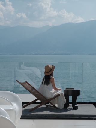 Dali travel | Stay in a seaside home and collect some blue hour moments