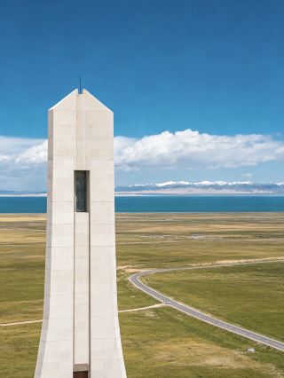 Arrived at Qinghai Lake on September 12 and realized how foolish my outfit choice was