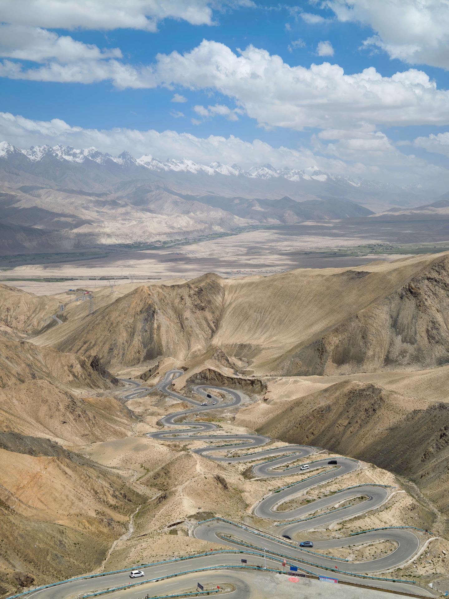The long weekend is perfect for visiting Hotan and beyond. Save this niche guide now