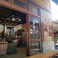 booktree library & café