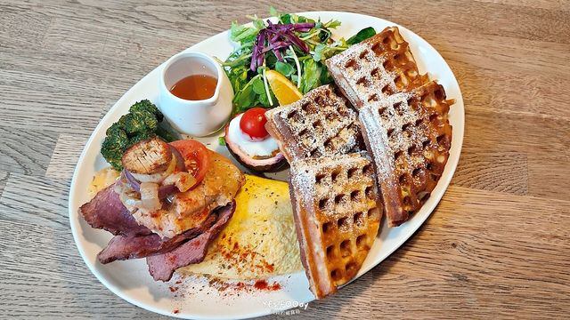 信義區可全天侯享用早午餐，窗邊就能欣賞101大樓城市景色的We & Me Cafe