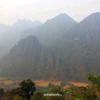 จุดชมวิว "ผาหนามไซ" ผาวัดใจแห่งวังเวียง
