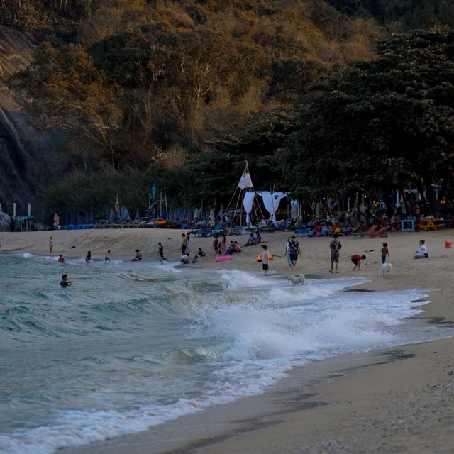หนีร้อนไปนั่งริมทะเลที่หาดทรายน้อย หัวหิน