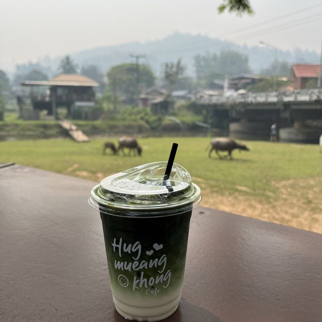ฮักเมืองคอง ร้านกาแฟสุดชิวริมน้ำ