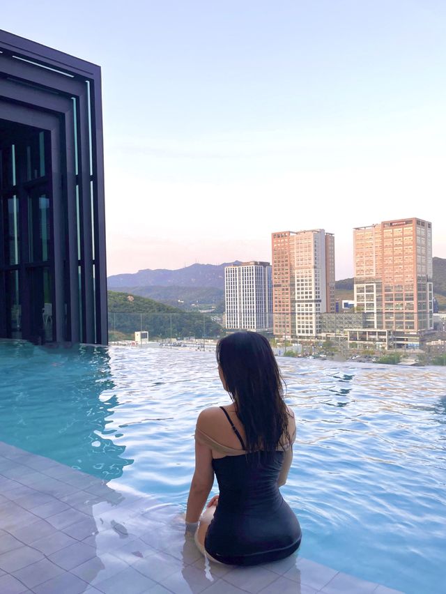 오픈형 루프탑 인피니티풀 수영장 호캉스 🫧🏙️🤍