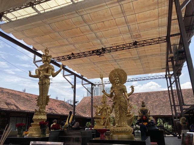 ศาลพระพิฆเนศ พิพิธภัณฑ์รวมเทพของสายมู