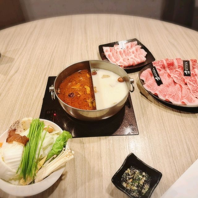 〔武鶴和牛火鍋吃到飽〕A5和牛肉超大片、海鮮給料大方新鮮