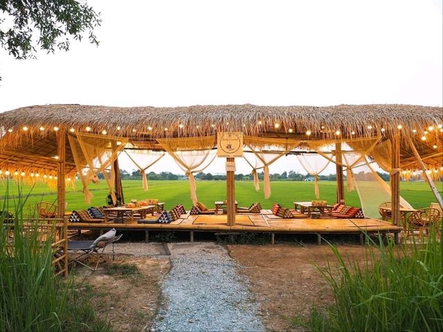อิ๊กซ์อีสานคาเฟ่ คาเฟ่ทุ่งนาบรรยากาศดีต่อใจ