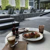 คาเฟ่ BRIX เปิดในโรงแรม Salil ริมแม่น้ำ