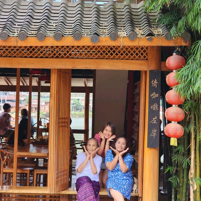 หมู่บ้านรักไทย